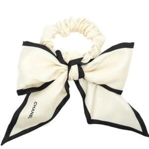 CHANEL Elegant Cream and Black Bow Hair Tie